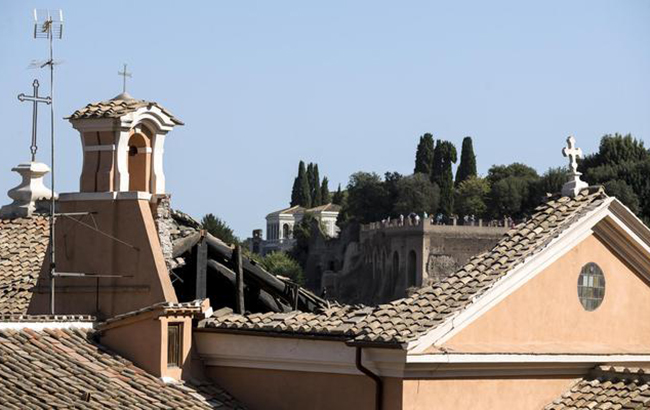 В центре Рима обрушилась крыша церкви